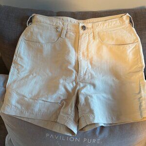 The North Face Shorts • 6